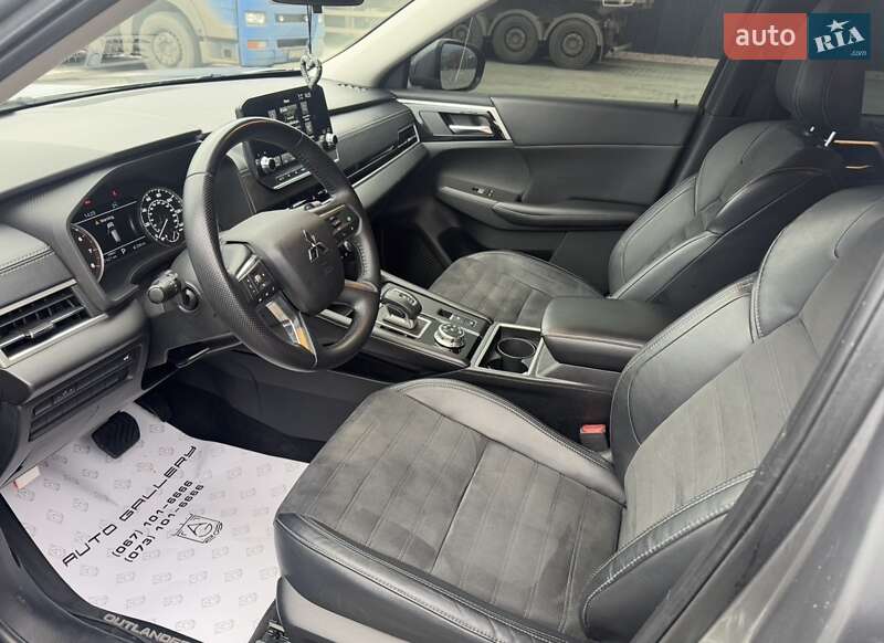 Позашляховик / Кросовер Mitsubishi Outlander 2021 в Києві