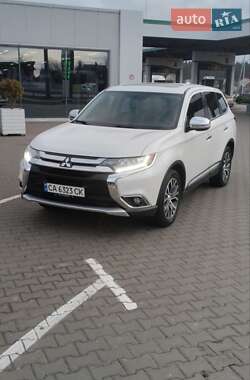 Внедорожник / Кроссовер Mitsubishi Outlander 2017 в Киеве