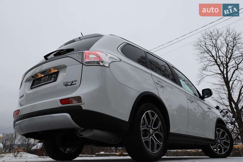 Позашляховик / Кросовер Mitsubishi Outlander 2015 в Трускавці фото 37 Позашляховик / Кросовер Mitsubishi Outlander 2015 в Трускавці