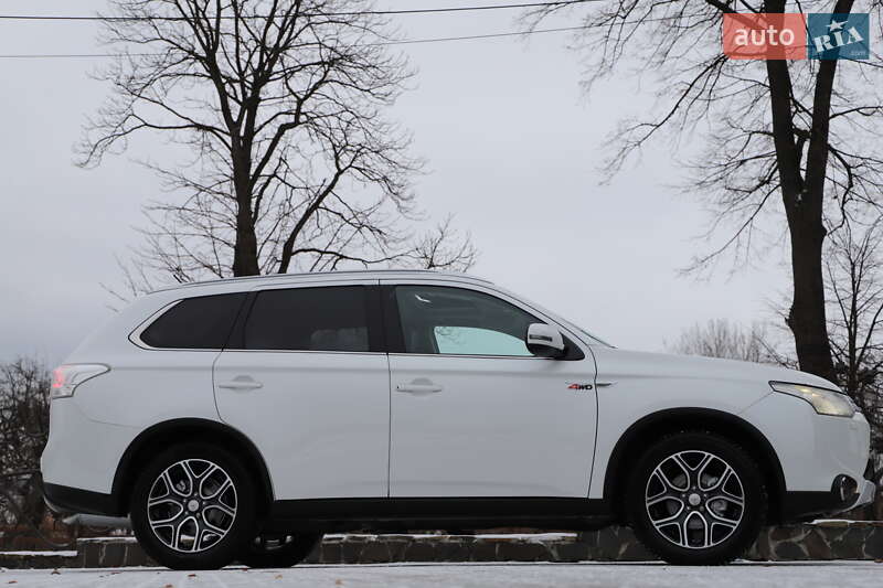 Позашляховик / Кросовер Mitsubishi Outlander 2015 в Трускавці фото 42 Позашляховик / Кросовер Mitsubishi Outlander 2015 в Трускавці