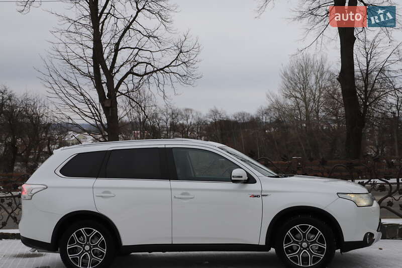 Позашляховик / Кросовер Mitsubishi Outlander 2015 в Трускавці фото 47 Позашляховик / Кросовер Mitsubishi Outlander 2015 в Трускавці