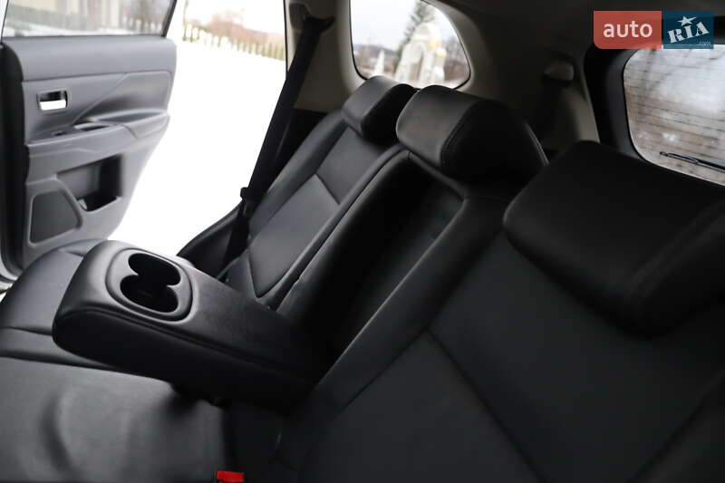 Позашляховик / Кросовер Mitsubishi Outlander 2015 в Трускавці фото 116 Позашляховик / Кросовер Mitsubishi Outlander 2015 в Трускавці