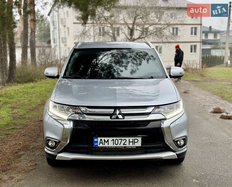 Внедорожник / Кроссовер Mitsubishi Outlander 2015 в Киеве