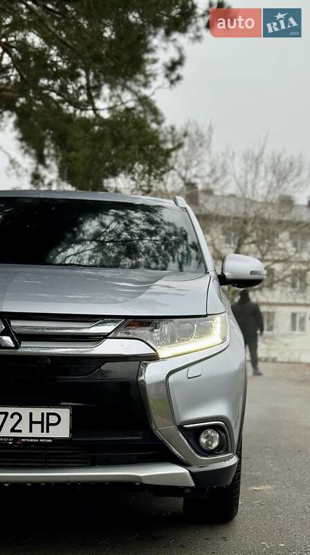 Внедорожник / Кроссовер Mitsubishi Outlander 2015 в Киеве