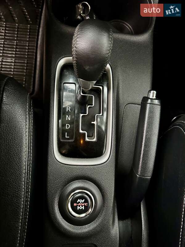 Внедорожник / Кроссовер Mitsubishi Outlander 2015 в Киеве