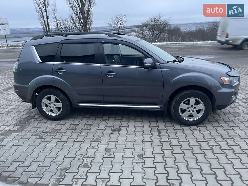 Позашляховик / Кросовер Mitsubishi Outlander 2011 в Кельменцях
