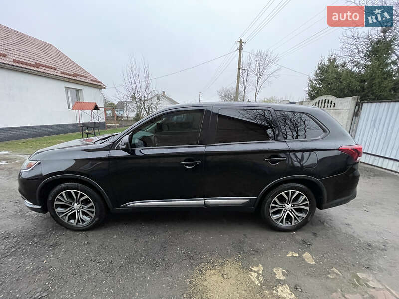 Внедорожник / Кроссовер Mitsubishi Outlander 2017 в Нетешине