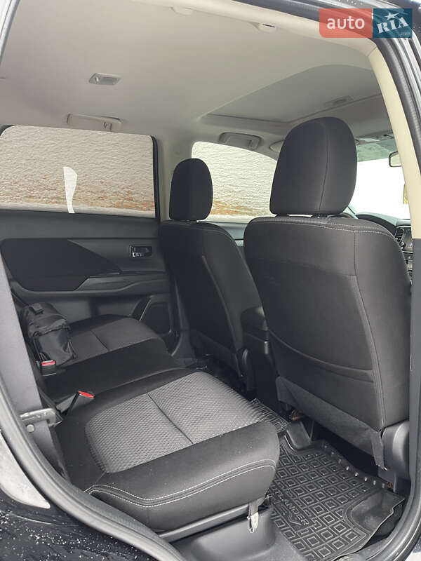 Внедорожник / Кроссовер Mitsubishi Outlander 2017 в Нетешине