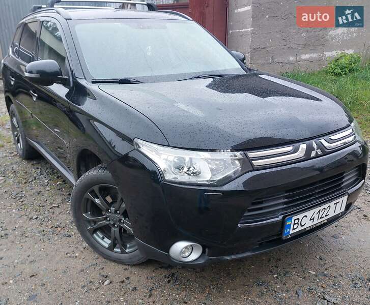 Позашляховик / Кросовер Mitsubishi Outlander 2012 в Нетішині
