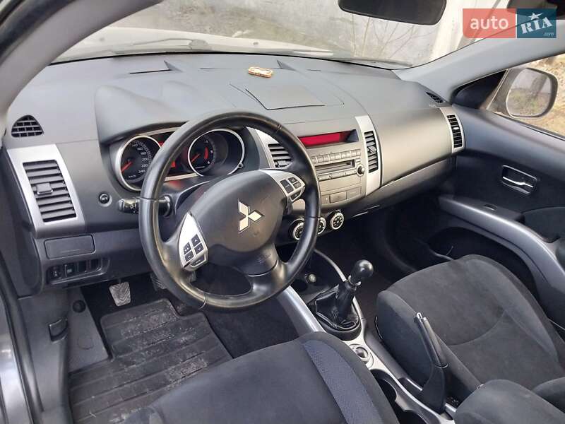 Внедорожник / Кроссовер Mitsubishi Outlander 2008 в Николаеве