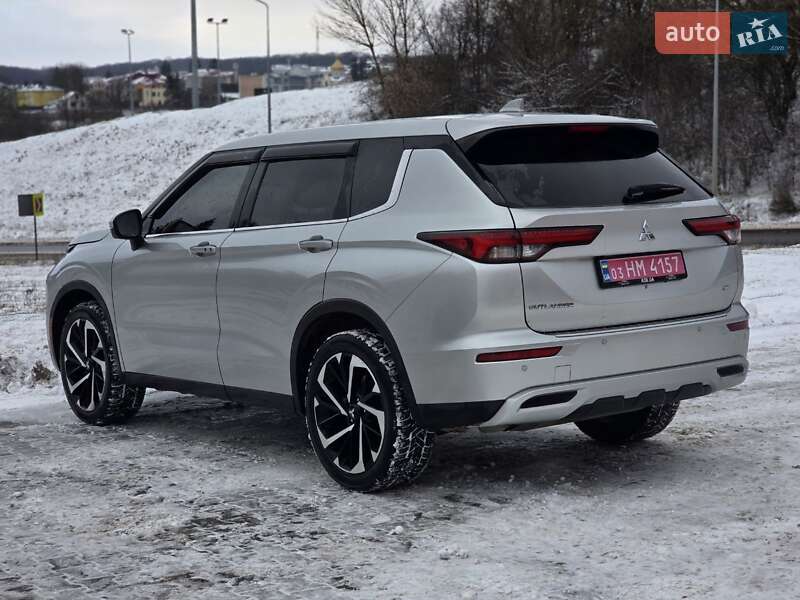 Позашляховик / Кросовер Mitsubishi Outlander 2021 в Тернополі