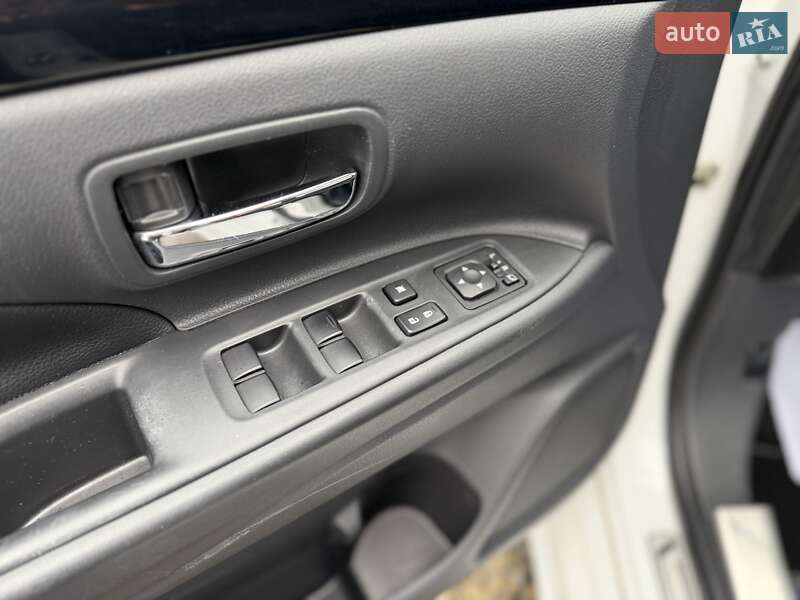 Позашляховик / Кросовер Mitsubishi Outlander 2013 в Трускавці