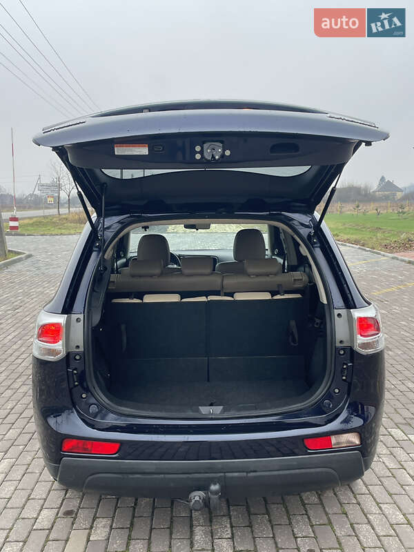 Позашляховик / Кросовер Mitsubishi Outlander 2013 в Мукачевому