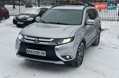 Внедорожник / Кроссовер Mitsubishi Outlander 2016 в Киеве