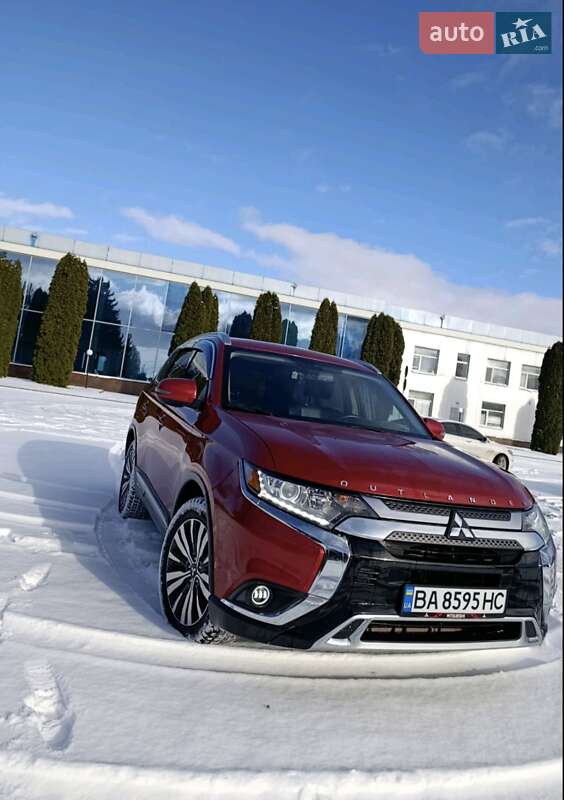 Позашляховик / Кросовер Mitsubishi Outlander 2018 в Кропивницькому