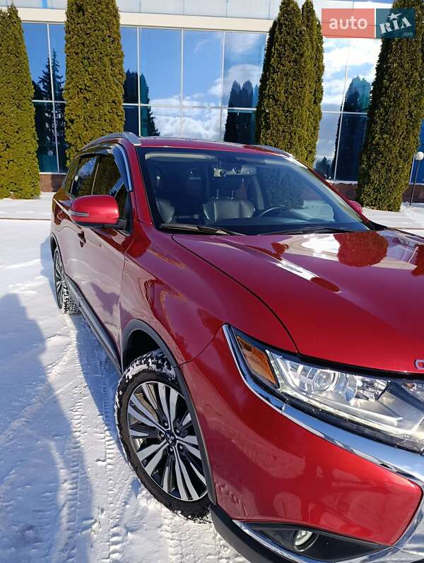 Позашляховик / Кросовер Mitsubishi Outlander 2018 в Кропивницькому