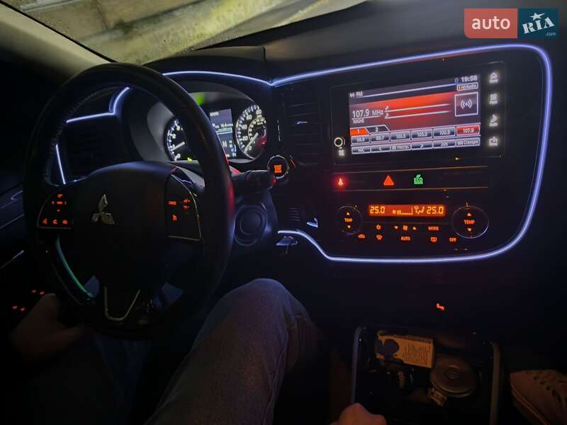 Позашляховик / Кросовер Mitsubishi Outlander 2018 в Кропивницькому