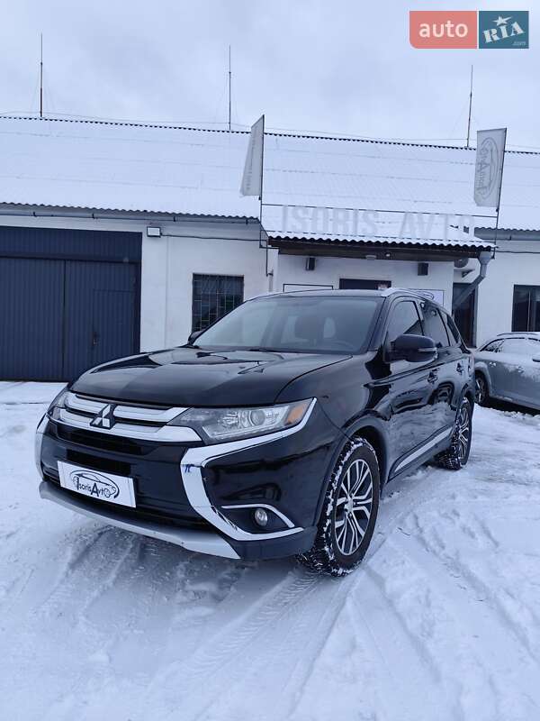Позашляховик / Кросовер Mitsubishi Outlander 2016 в Чернігові