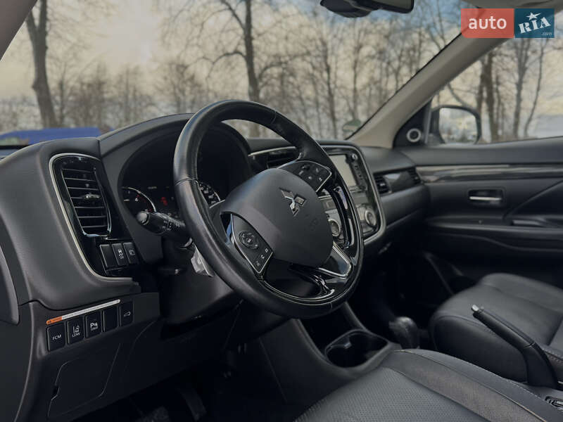 Позашляховик / Кросовер Mitsubishi Outlander 2016 в Дрогобичі фото 35 Позашляховик / Кросовер Mitsubishi Outlander 2016 в Дрогобичі