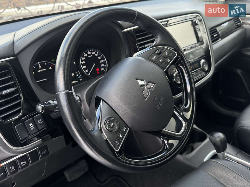 Позашляховик / Кросовер Mitsubishi Outlander 2016 в Дрогобичі фото 40 Позашляховик / Кросовер Mitsubishi Outlander 2016 в Дрогобичі