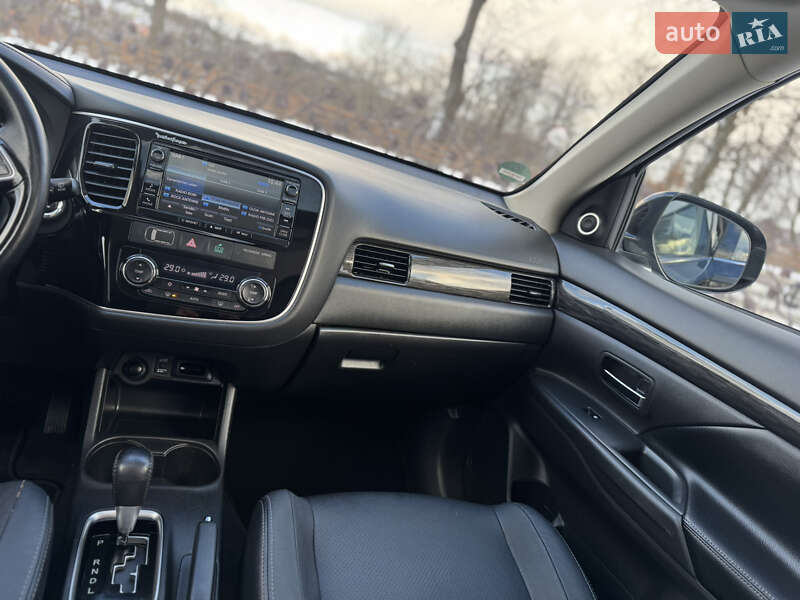 Позашляховик / Кросовер Mitsubishi Outlander 2016 в Дрогобичі фото 63 Позашляховик / Кросовер Mitsubishi Outlander 2016 в Дрогобичі