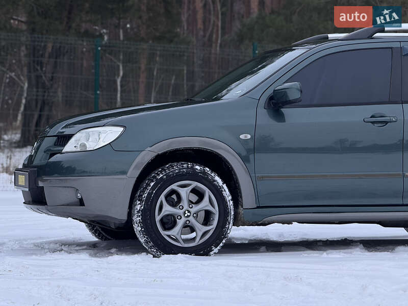 Позашляховик / Кросовер Mitsubishi Outlander 2006 в Києві