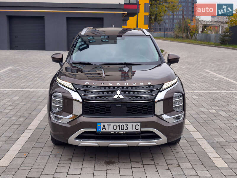 Позашляховик / Кросовер Mitsubishi Outlander 2022 в Івано-Франківську