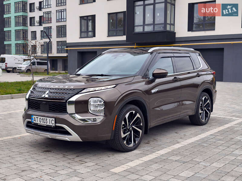 Позашляховик / Кросовер Mitsubishi Outlander 2022 в Івано-Франківську