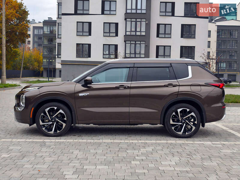 Позашляховик / Кросовер Mitsubishi Outlander 2022 в Івано-Франківську