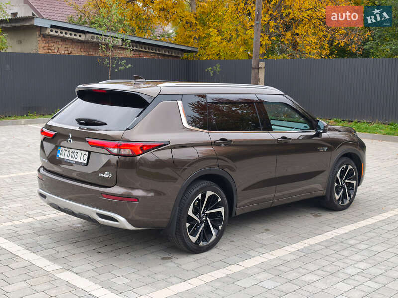 Позашляховик / Кросовер Mitsubishi Outlander 2022 в Івано-Франківську