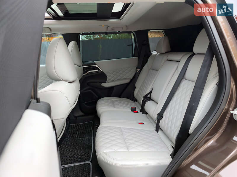 Позашляховик / Кросовер Mitsubishi Outlander 2022 в Івано-Франківську