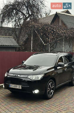 Внедорожник / Кроссовер Mitsubishi Outlander 2013 в Тячеве