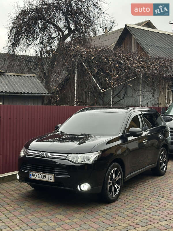 Позашляховик / Кросовер Mitsubishi Outlander 2013 в Тячеві