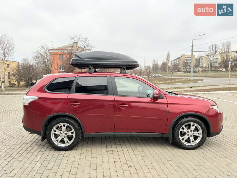 Внедорожник / Кроссовер Mitsubishi Outlander 2014 в Харькове