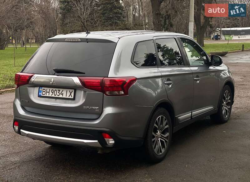 Внедорожник / Кроссовер Mitsubishi Outlander 2016 в Одессе