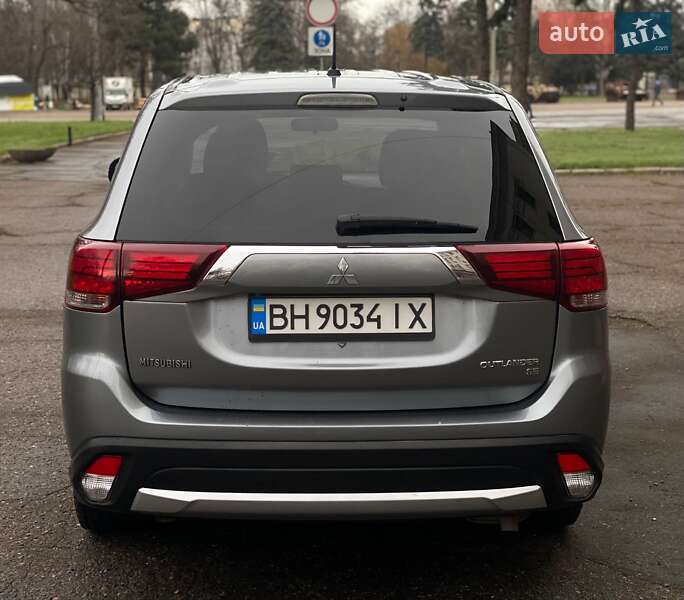 Внедорожник / Кроссовер Mitsubishi Outlander 2016 в Одессе