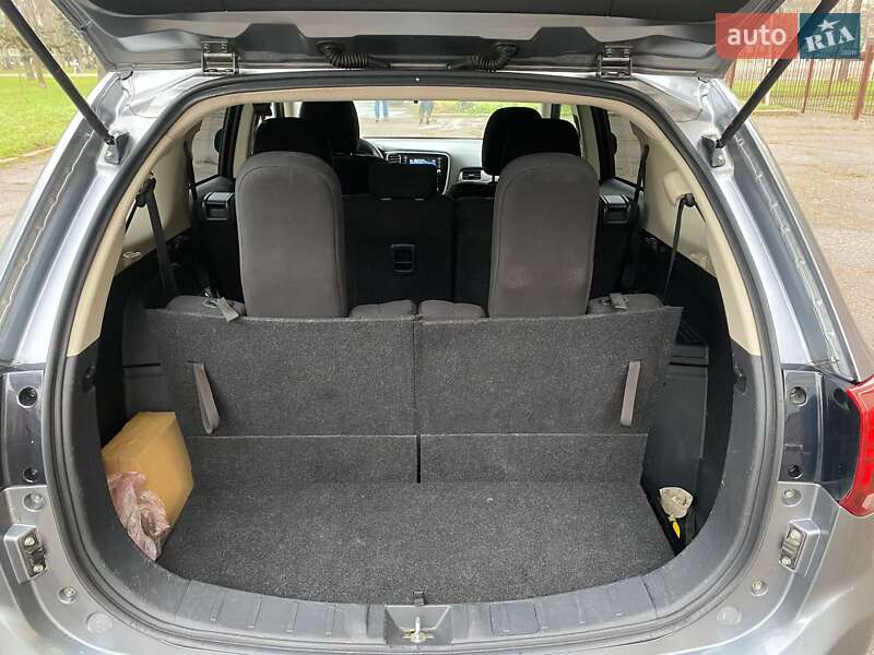 Внедорожник / Кроссовер Mitsubishi Outlander 2016 в Одессе