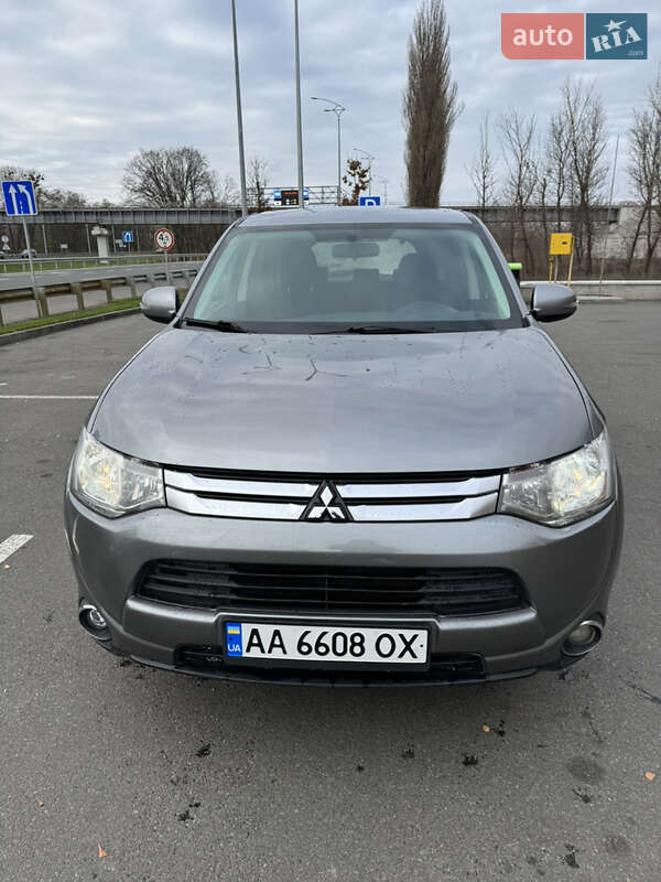 Внедорожник / Кроссовер Mitsubishi Outlander 2014 в Борисполе