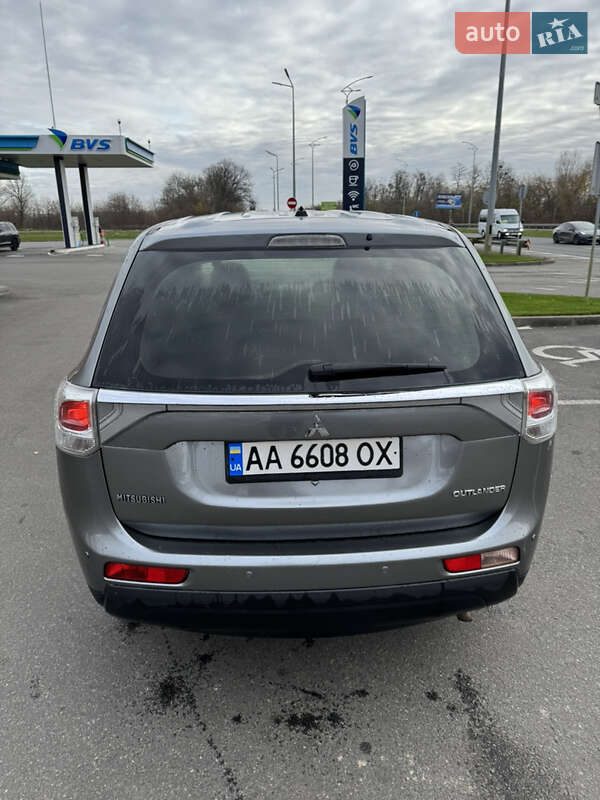 Внедорожник / Кроссовер Mitsubishi Outlander 2014 в Борисполе