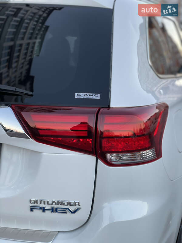 Внедорожник / Кроссовер Mitsubishi Outlander 2017 в Киеве фото 11 Внедорожник / Кроссовер Mitsubishi Outlander 2017 в Киеве