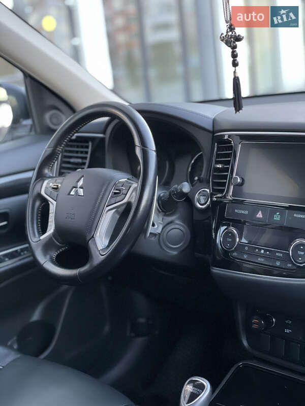 Внедорожник / Кроссовер Mitsubishi Outlander 2017 в Киеве фото 26 Внедорожник / Кроссовер Mitsubishi Outlander 2017 в Киеве