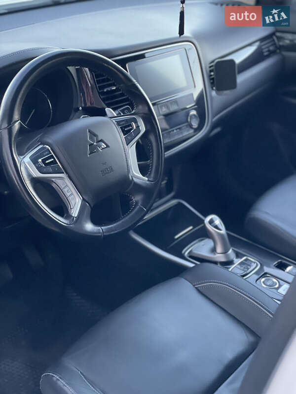 Внедорожник / Кроссовер Mitsubishi Outlander 2017 в Киеве фото 33 Внедорожник / Кроссовер Mitsubishi Outlander 2017 в Киеве