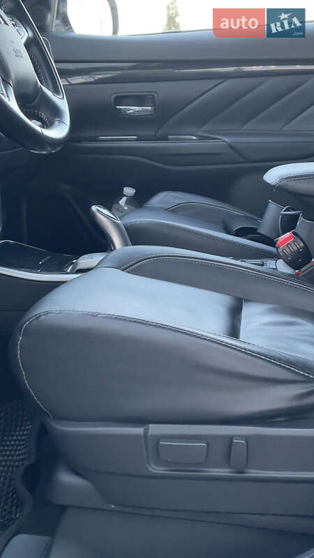 Внедорожник / Кроссовер Mitsubishi Outlander 2017 в Киеве фото 75 Внедорожник / Кроссовер Mitsubishi Outlander 2017 в Киеве