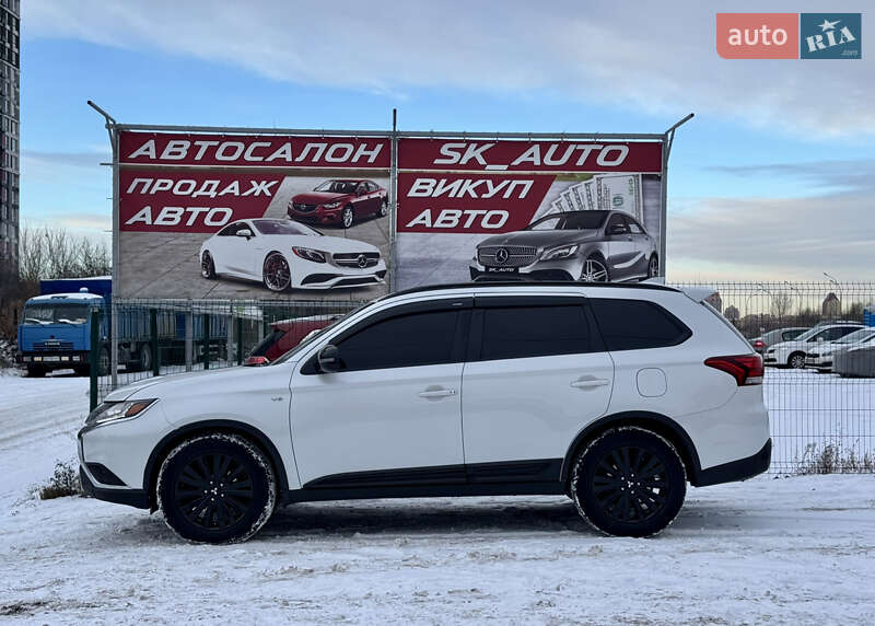 Позашляховик / Кросовер Mitsubishi Outlander 2020 в Києві