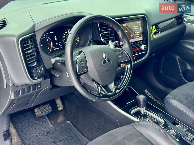 Позашляховик / Кросовер Mitsubishi Outlander 2020 в Києві