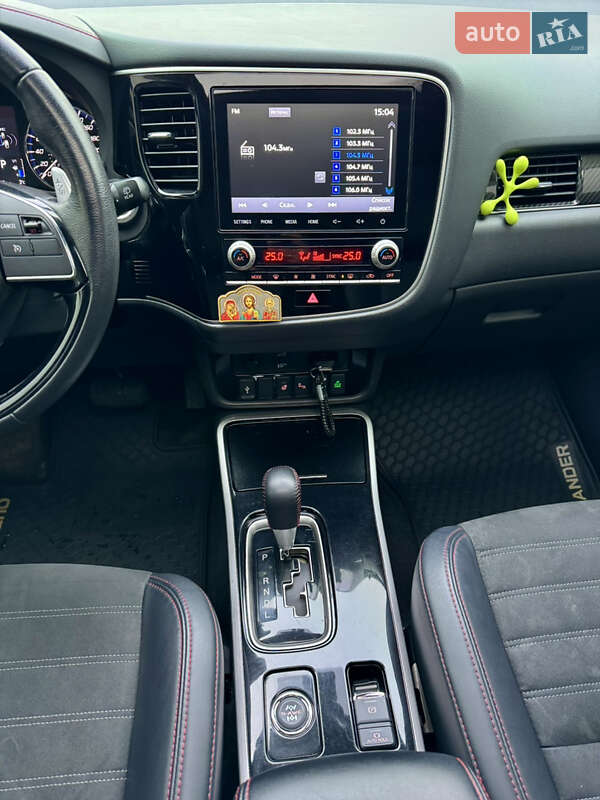 Позашляховик / Кросовер Mitsubishi Outlander 2020 в Києві