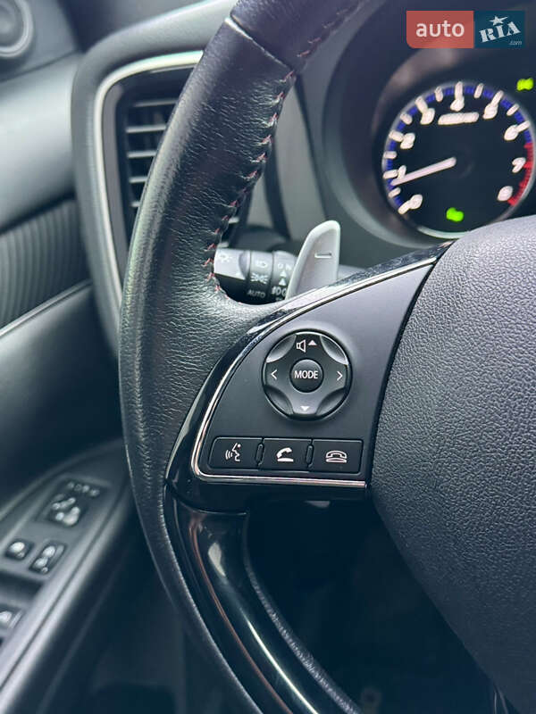 Позашляховик / Кросовер Mitsubishi Outlander 2020 в Києві