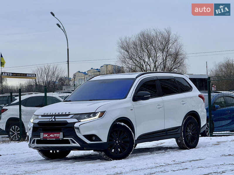 Позашляховик / Кросовер Mitsubishi Outlander 2020 в Києві