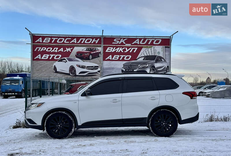 Позашляховик / Кросовер Mitsubishi Outlander 2020 в Києві