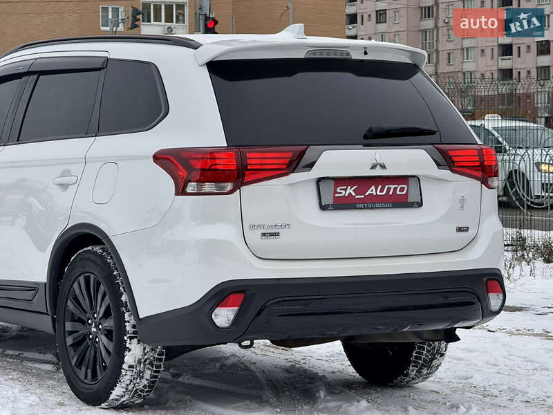 Позашляховик / Кросовер Mitsubishi Outlander 2020 в Києві